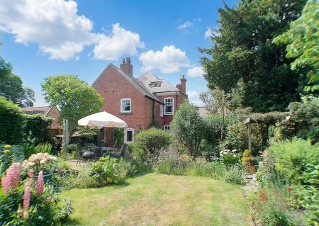 5 bedroom Character Property for sale in Kneeton Road, East Bridgford, Nottingham