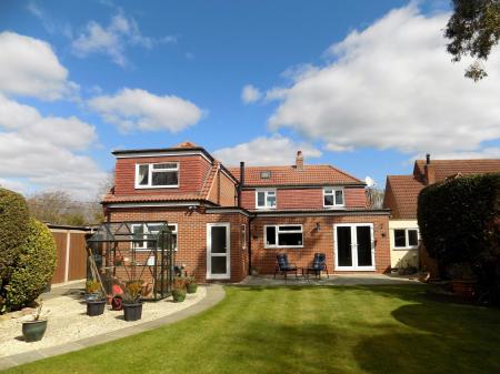 5 bedroom Detached house for sale in Chapel Street, Bottesford, NG13