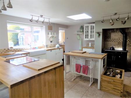 5 bedroom Detached house for sale in Chapel Street, Bottesford, NG13