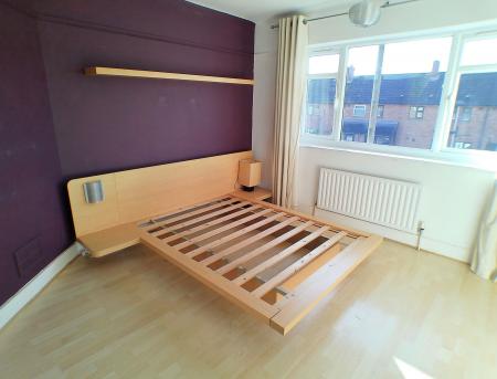 3 bedroom Terraced House for sale in Trenchard Close, Newton, NG13