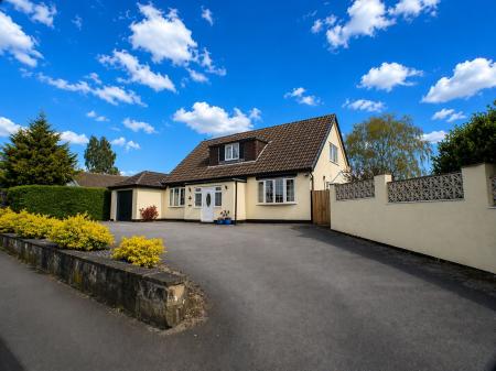 4 bedroom Detached house for sale in Fairfield Street, Bingham, NG13
