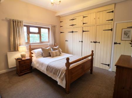 2 bedroom Detached house for sale in Belvoir Road, Bottesford, NG13