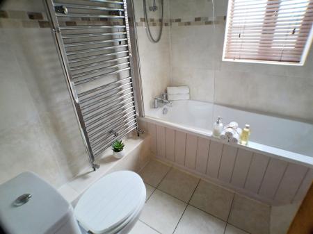 2 bedroom Detached house for sale in Belvoir Road, Bottesford, NG13