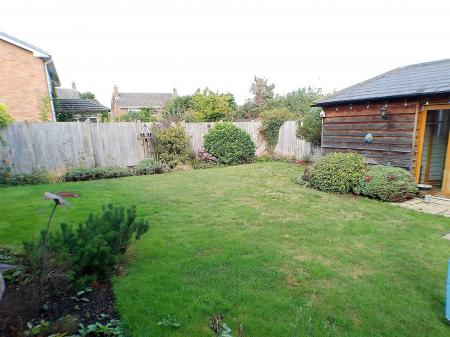 5 bedroom Detached house for sale in Perry Grove, Bingham, NG13