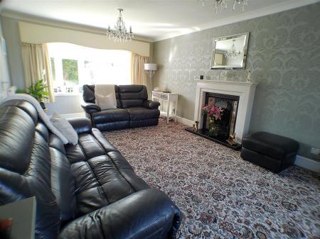 5 bedroom Detached house for sale in Perry Grove, Bingham, NG13