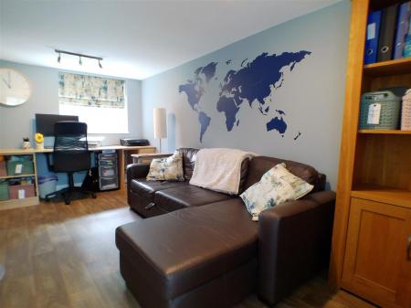 5 bedroom Detached house for sale in Perry Grove, Bingham, NG13