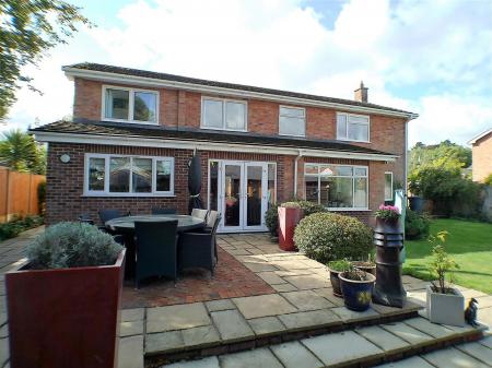 5 bedroom Detached house for sale in Perry Grove, Bingham, NG13