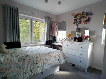 5 bedroom Detached house for sale in Perry Grove, Bingham, NG13