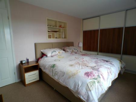 5 bedroom Detached house for sale in Perry Grove, Bingham, NG13