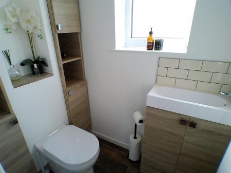 5 bedroom Detached house for sale in Perry Grove, Bingham, NG13