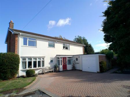 5 bedroom Detached house for sale in Perry Grove, Bingham, NG13