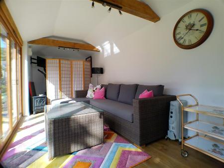 5 bedroom Detached house for sale in Perry Grove, Bingham, NG13