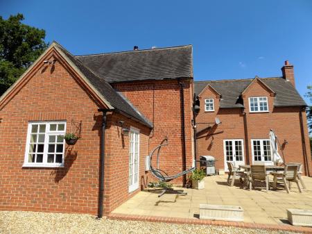 5 bedroom Character Property for sale in Spring Lane, Flintham, NG23
