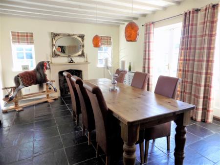 5 bedroom Character Property for sale in Spring Lane, Flintham, NG23