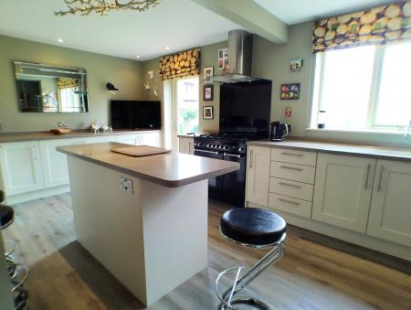 3 bedroom Detached house for sale in Riverside Walk, Bottesford, NG13
