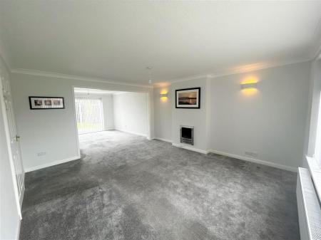 4 bedroom Detached house for sale in Smiths Close, Cropwell Bishop, NG12