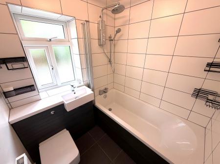 2 bedroom Terraced House to let in Trenchard Close, Newton, NG13