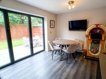 3 bedroom Semi-detached house for sale in Southfield Grove, Bingham, NG13