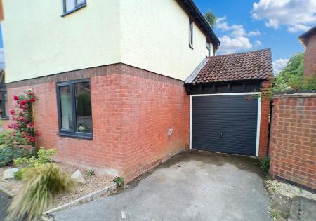 3 bedroom Detached house for sale in Walnut Road, Bottesford, NG13