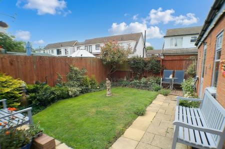 3 bedroom Semi-detached house for sale in Cox Drive, Bottesford, NG13