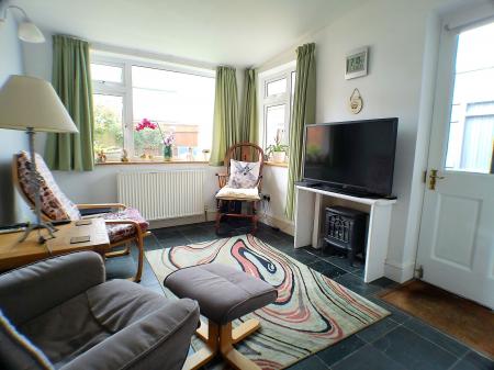 3 bedroom Semi-detached house for sale in Cox Drive, Bottesford, NG13