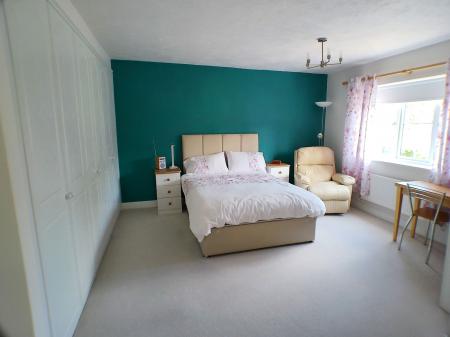 4 bedroom Detached house for sale in Spire View, Bottesford, NG13