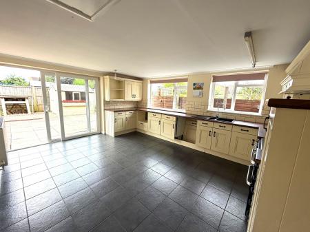 3 bedroom Detached bungalow to let in Bowbridge Lane, Bottesford, NG13