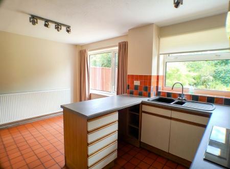 3 bedroom Semi-detached house for sale in Charnwood Grove, Bingham, NG13