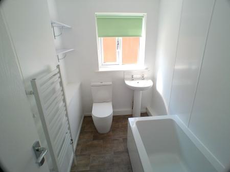 2 bedroom Semi-detached house to let in Hine Avenue, Newark, NG24