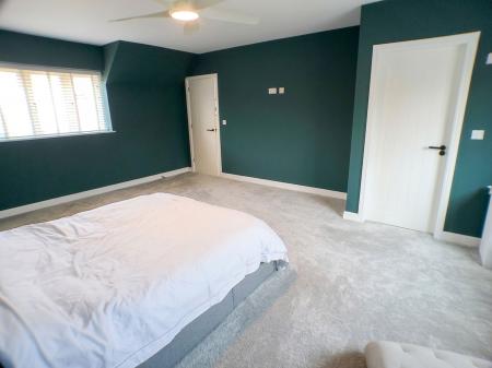 4 bedroom Detached house for sale in Sutton-Cum-Granby, Nottingham, NG13