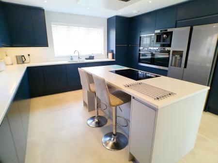 4 bedroom Detached house for sale in Sutton-Cum-Granby, Nottingham, NG13