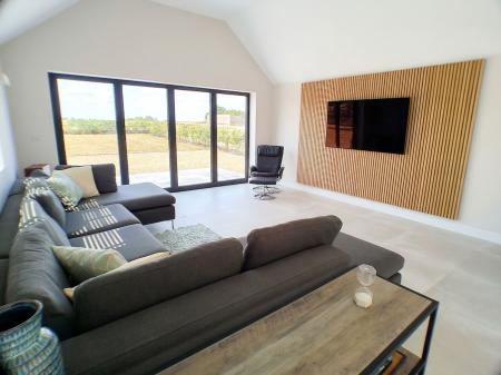 4 bedroom Detached house for sale in Sutton-Cum-Granby, Nottingham, NG13