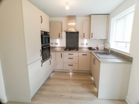 3 bedroom Semi-detached house to let in Burrows Drive, Bingham, NG13
