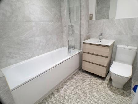 3 bedroom Semi-detached house to let in Burrows Drive, Bingham, NG13