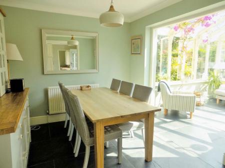 4 bedroom Detached house for sale in Winterbeck Close, Bottesford, NG13