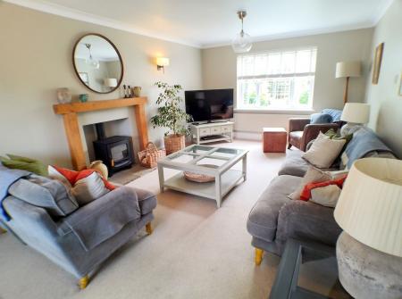 4 bedroom Detached house for sale in Winterbeck Close, Bottesford, NG13