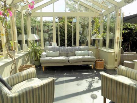 4 bedroom Detached house for sale in Winterbeck Close, Bottesford, NG13