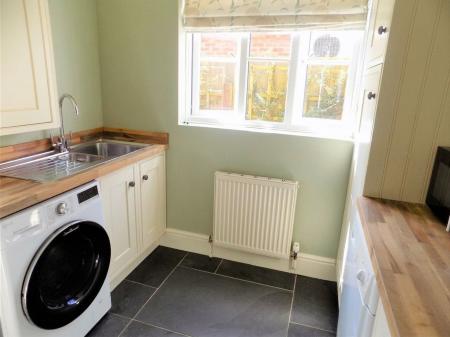 4 bedroom Detached house for sale in Winterbeck Close, Bottesford, NG13
