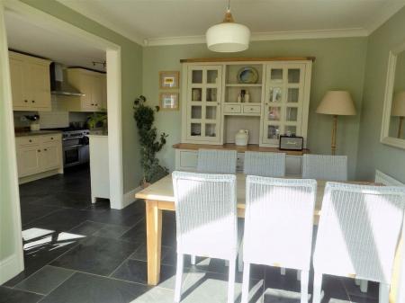 4 bedroom Detached house for sale in Winterbeck Close, Bottesford, NG13