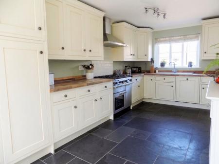 4 bedroom Detached house for sale in Winterbeck Close, Bottesford, NG13