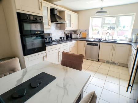 4 bedroom Detached house for sale in Copeland Grove, Bingham, NG13