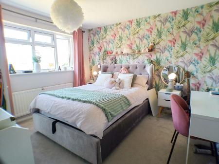 4 bedroom Detached house for sale in Copeland Grove, Bingham, NG13