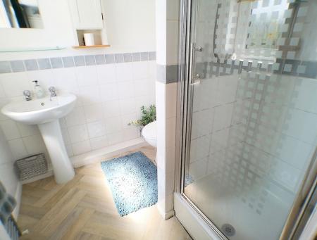 4 bedroom Detached house for sale in Copeland Grove, Bingham, NG13