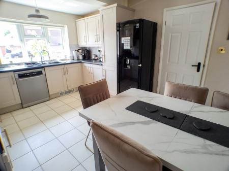 4 bedroom Detached house for sale in Copeland Grove, Bingham, NG13