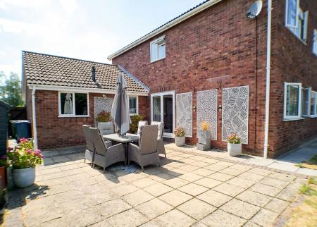 4 bedroom Detached house for sale in Copeland Grove, Bingham, NG13