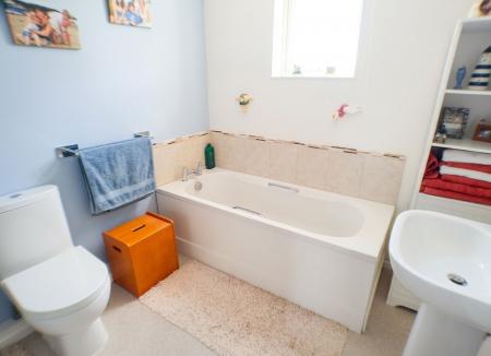3 bedroom Semi-detached house for sale in Bowbridge Gardens, Bottesford, NG13