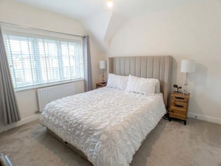 3 bedroom Semi-detached house for sale in Sedbergh Close, Newton, NG13