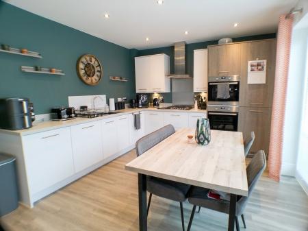 3 bedroom Semi-detached house for sale in Sedbergh Close, Newton, NG13