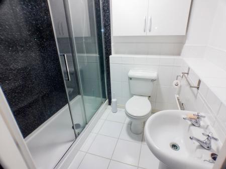 2 bedroom Flat for sale in Moor Lane, Bingham, NG13