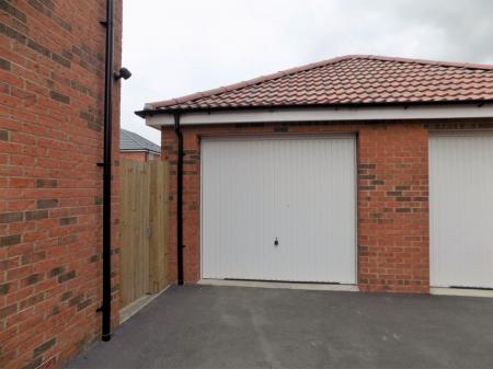 4 bedroom Detached house to let in Burrows Drive, Bingham, NG13